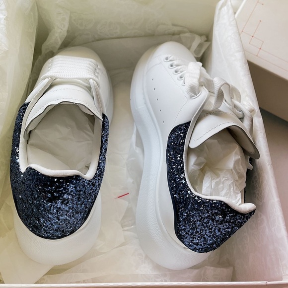Alexander McQueen
Oversized Glitter Counter Sneakers - Picture 4 of 5